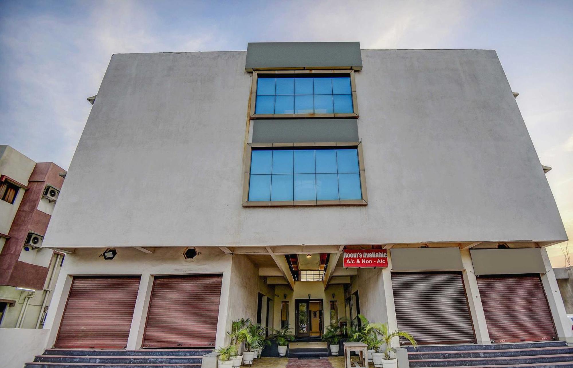 Hotel O Plus Corporate One Khapa  Экстерьер фото